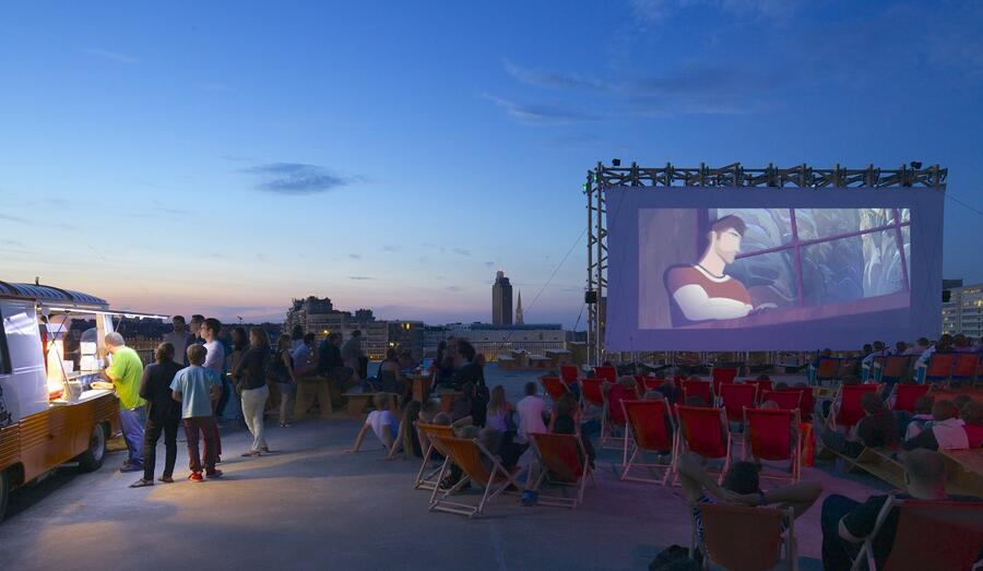 The rooftop of the School of Architecture in Nantes at night, set up for an outdoor cinema evening.