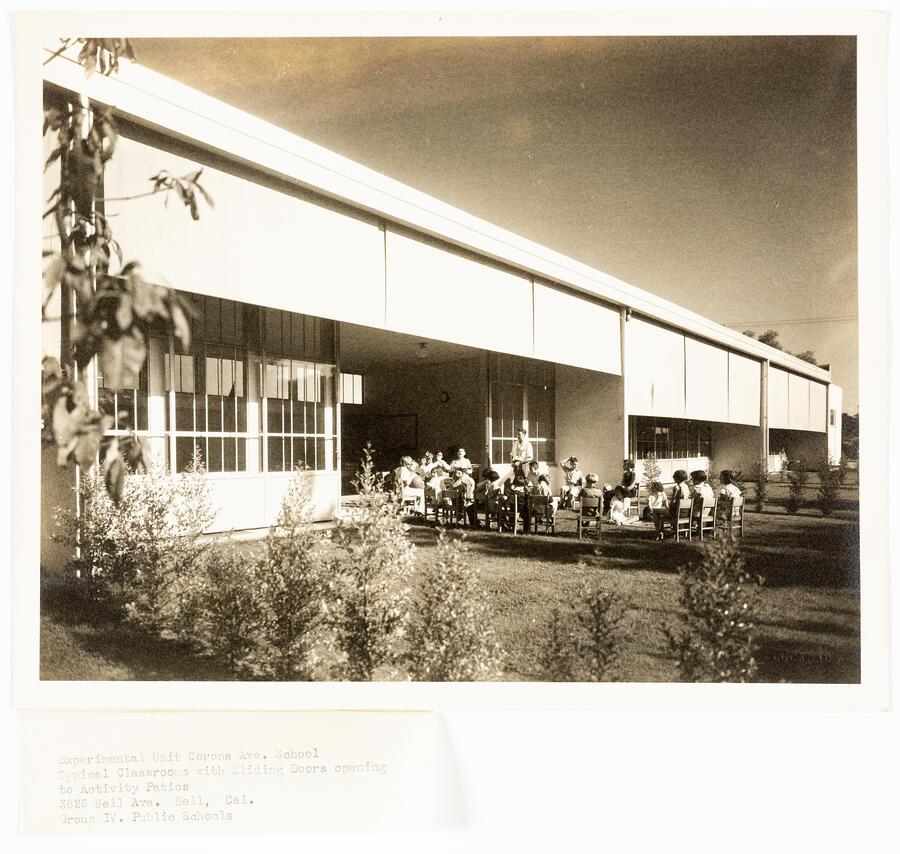 Experimental Unit of the Corona Avenue School, Bell, California, 1935. Photograph. DMC 1530. ©Drawing Matter Collections