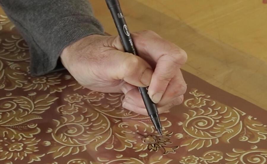 Tracing the wallpaper pattern from a photograph using transparent film
