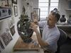 Ceramic artist Bouke de Vries at work in his studio